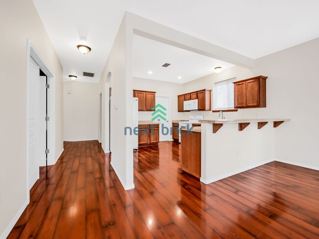 Foto del edificio - Charming 4 Bed 2.5 Bath for Rent!