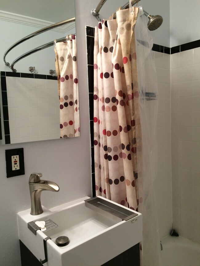 Bathroom - 701 Brandywine St SE