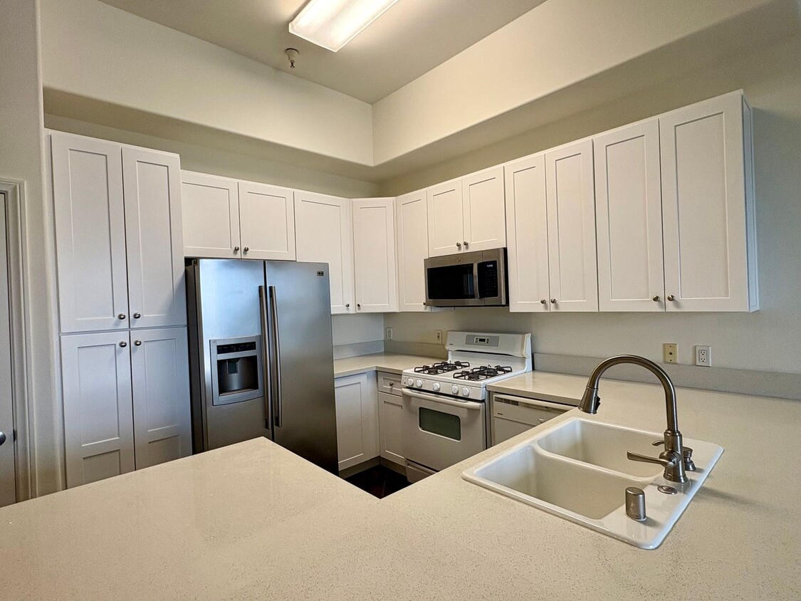 Foto principal - 2 Bedroom Condo in Downtown Ventura with O...