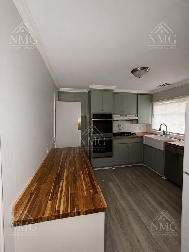 Building Photo - 4247 E Ridge Dr