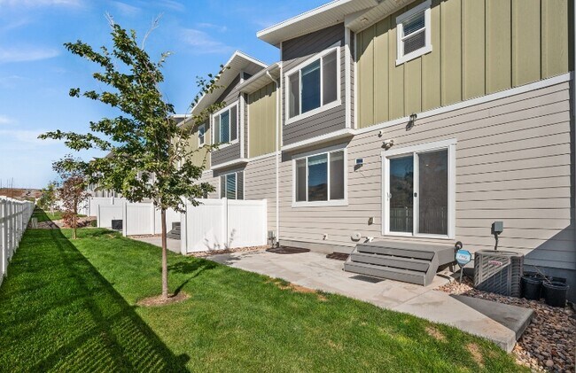 Building Photo - 1977 N Chianti St