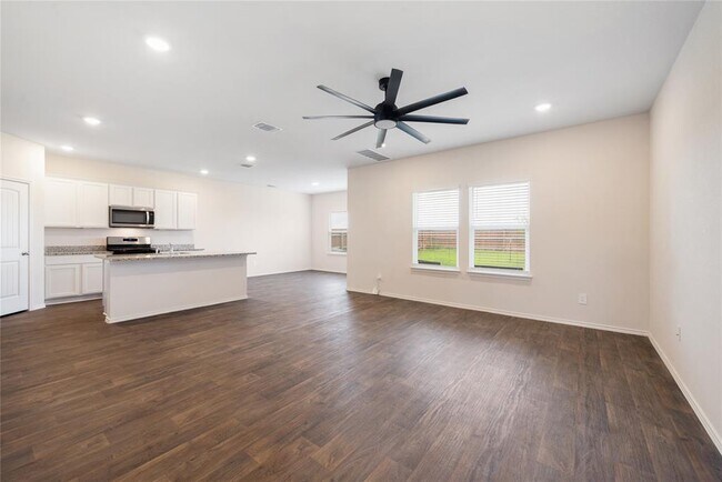 Building Photo - 321 Sandringham Lp