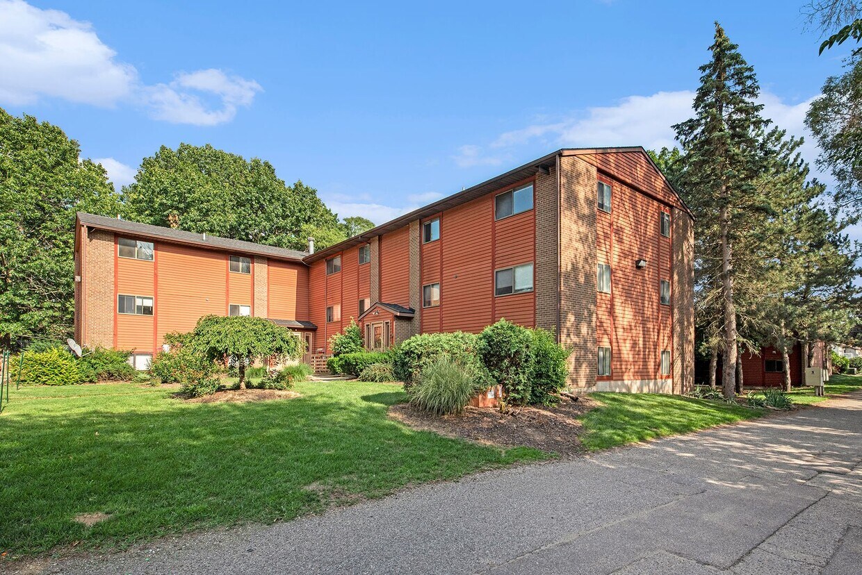 Primary Photo - Maple Leaf Apartments