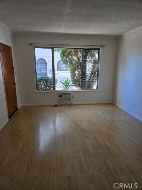 Foto del edificio - 1735 Winona Blvd