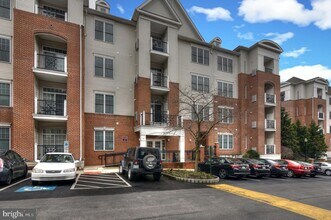 Building Photo - 200 W Elm St