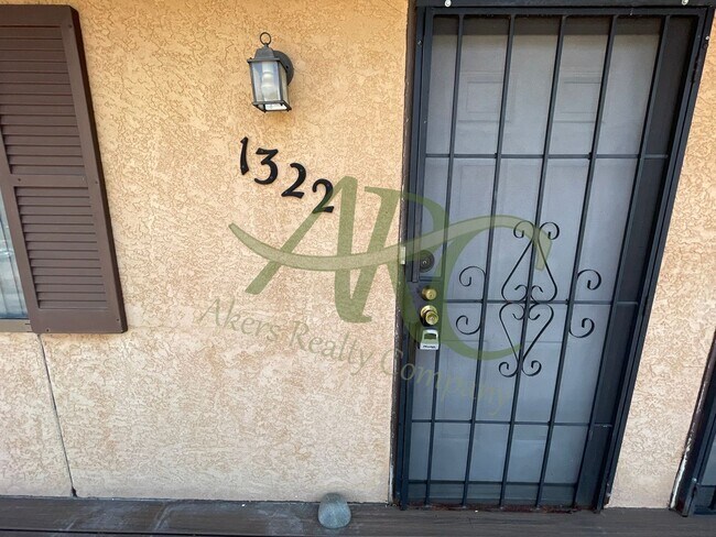 Foto del edificio - 1318-1324 Anita St