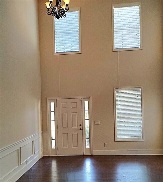Building Photo - 6210 Pine Bluff Dr
