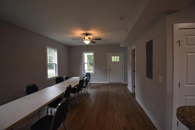 Building Photo - 1907 Grayson St