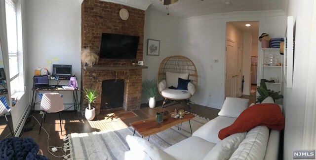 Building Photo - 206 2nd St