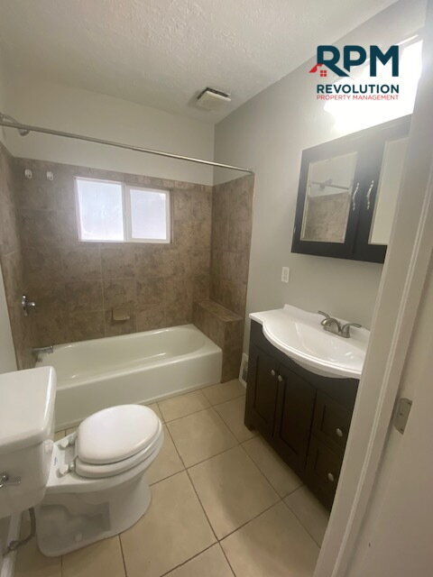 Foto del edificio - "Charming 4-Bed, 2-Bath Gem in Ogden"