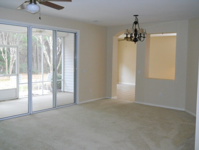 Foto del edificio - 330 Hampton Pl