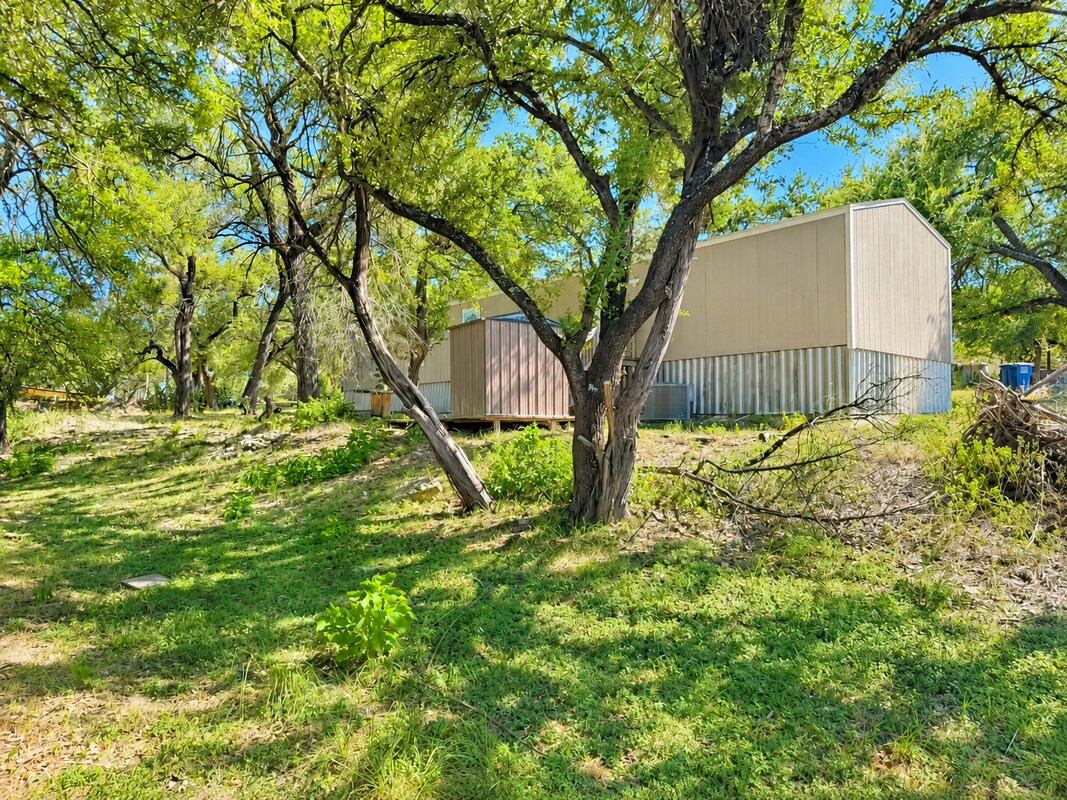 Building Photo - 127 Quail Run St