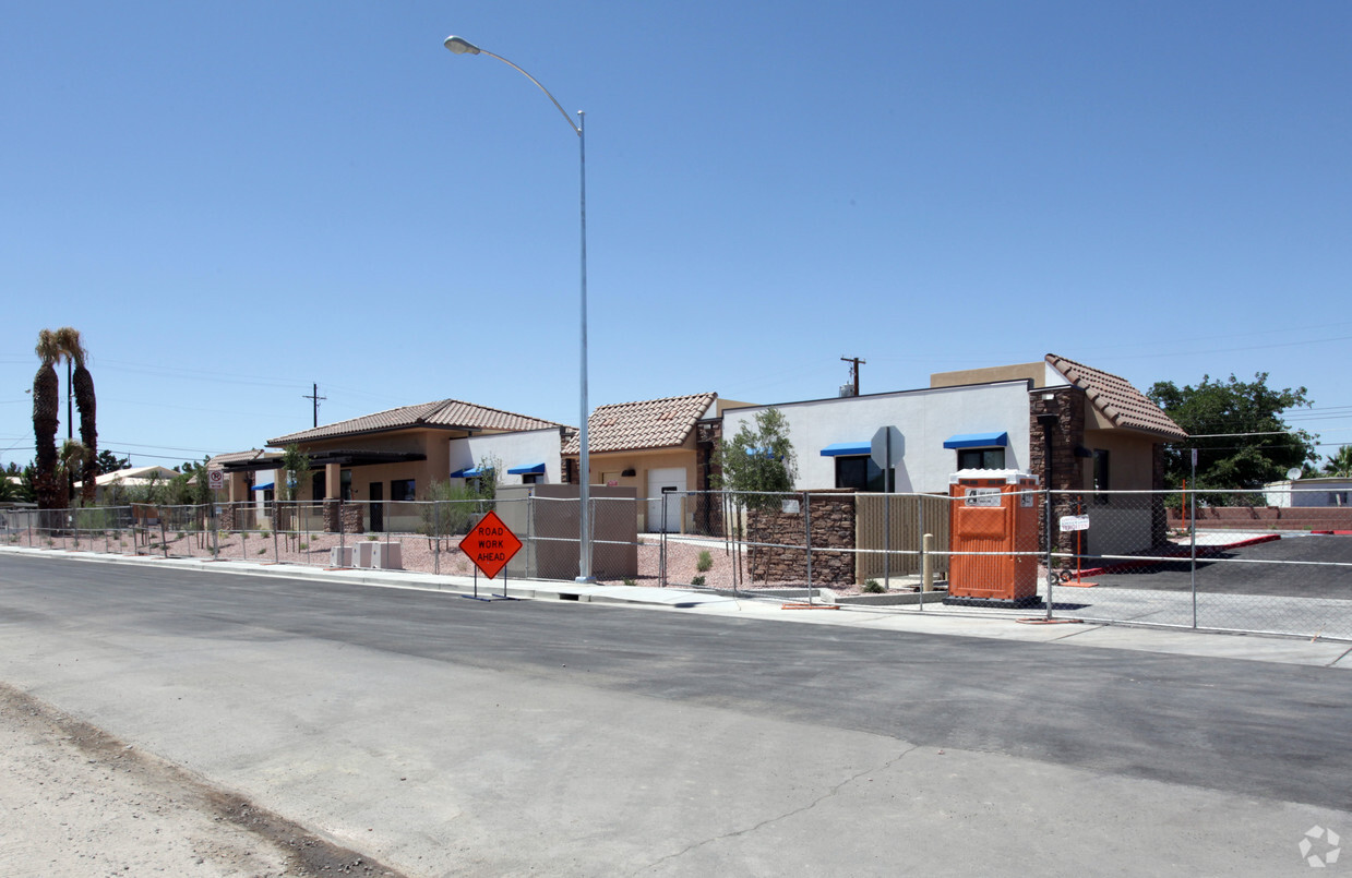 Building Photo - Mojave Cedar Apartments