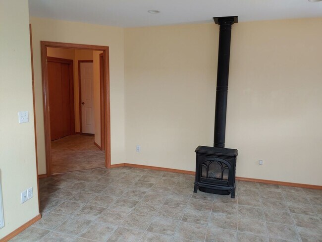 Foto del edificio - Quiet Neighborhood 55+Community-front landscaping included