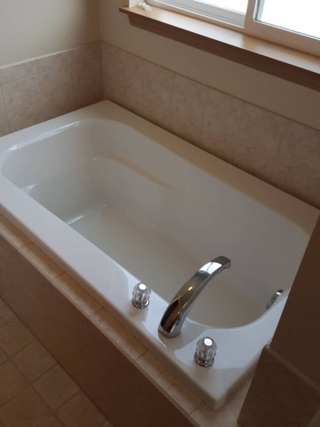 Building Photo - Application Pending - Nicely Renewed 4 bed 2.5 bath 2,050 sqft Home for Rent