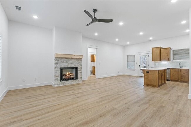 Foto del edificio - 16 Celtic Dr