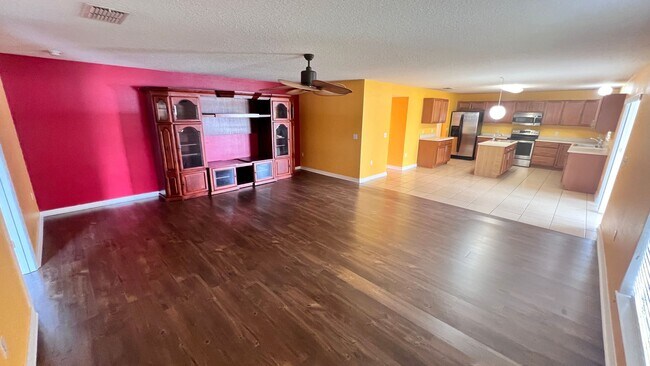 Foto del edificio - Magnificent, SPACIOUS 6 Bedroom, 4.5 Bathr...