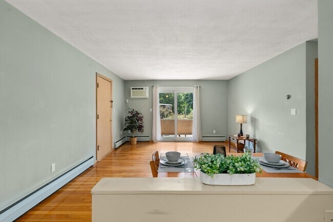 Foto del edificio - 76 Lionel Ave