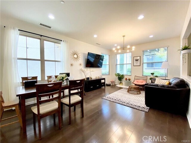 Building Photo - 62 Emerald Clover
