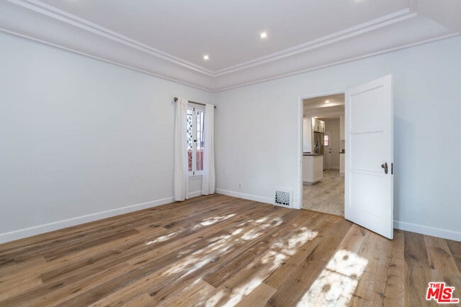 Building Photo - 992 Stearns Dr