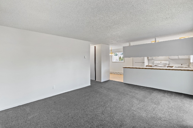 Building Photo - 11540 Pinehurst Way NE