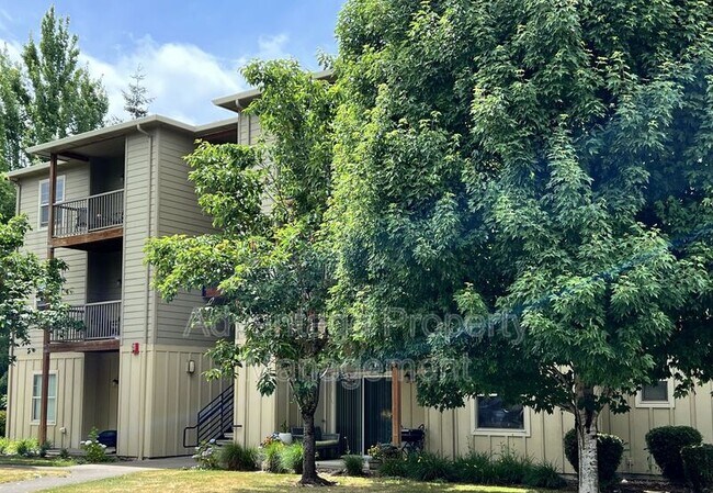 Foto del edificio - 519 Catron St N