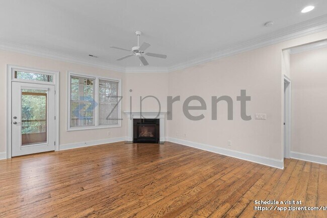 Foto del edificio - 1025 N Sharon Amity Rd