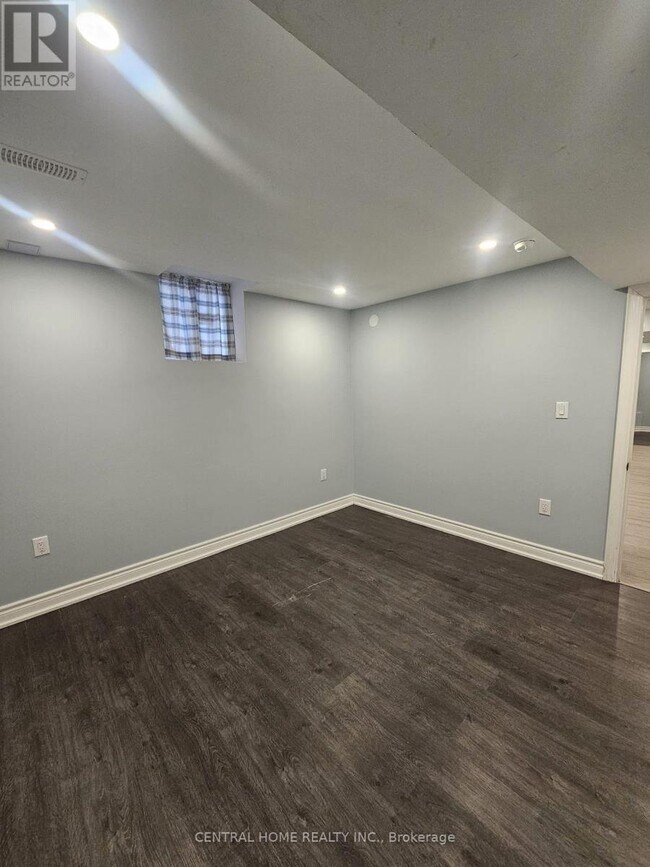 Building Photo - 45 Wildmoor St