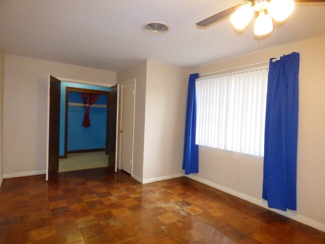 Building Photo - 2208 Monterrey Dr