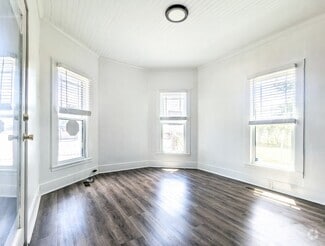 Building Photo - 700 Shull St