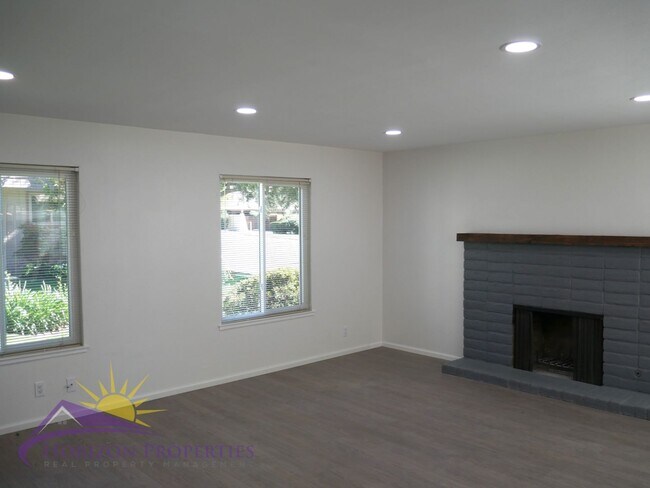 Foto del edificio - 3 Bed 2.5 Bath 1,380 sqft Townhome in Carm...