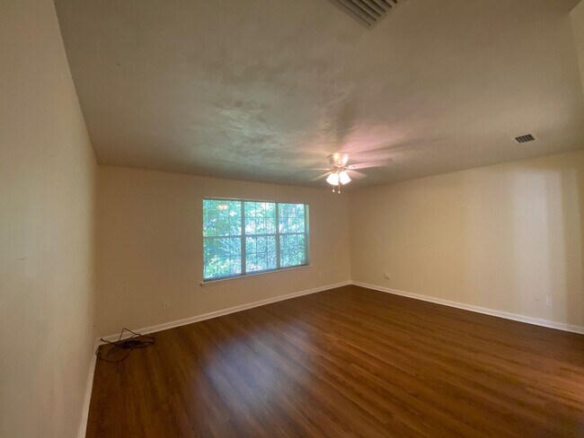 Foto del edificio - 2224 Tanglewood Terrace