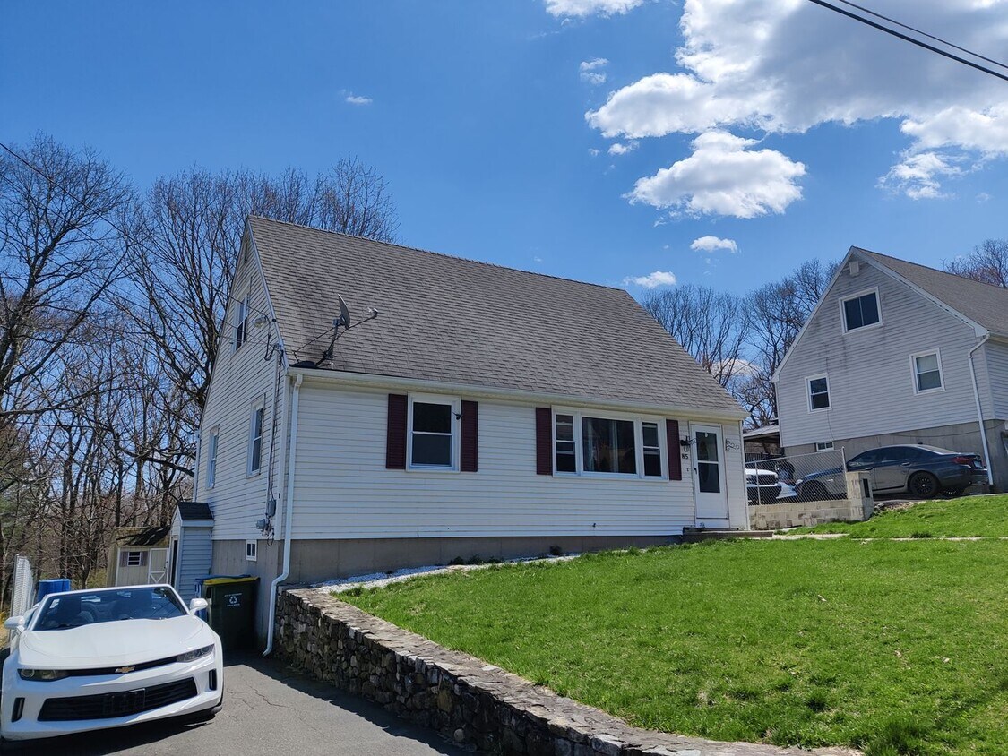 Primary Photo - BEAUTIFUL Waterbury Cape w/ 4 Bedrooms, 2 ...