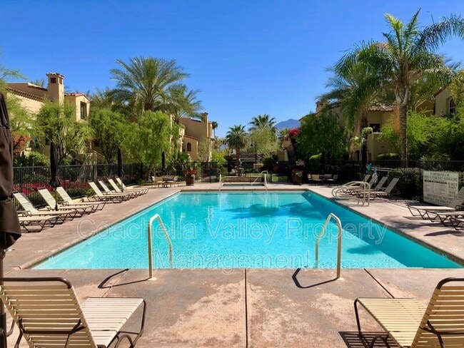 Foto del edificio - 233 Villorrio Dr E