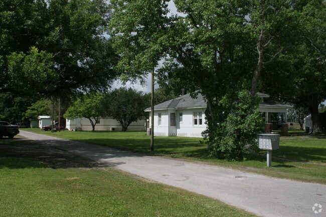 Building Photo - 4909 Coronet Rd