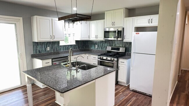 Foto del edificio - 3-bedroom 1-bathroom house!