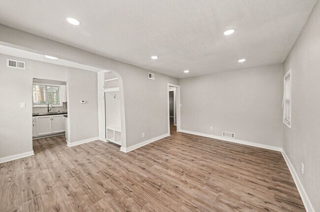Building Photo - 1842 E 77th St