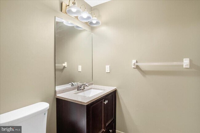 Building Photo - 73 Tennyson Dr