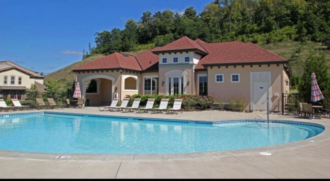 Building Photo - 2223 Rolling Hills Dr