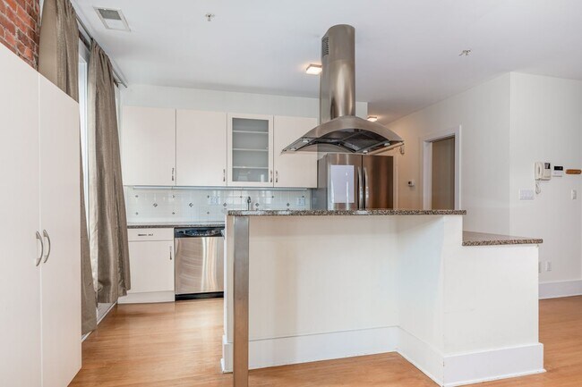 Building Photo - 116 Crown St