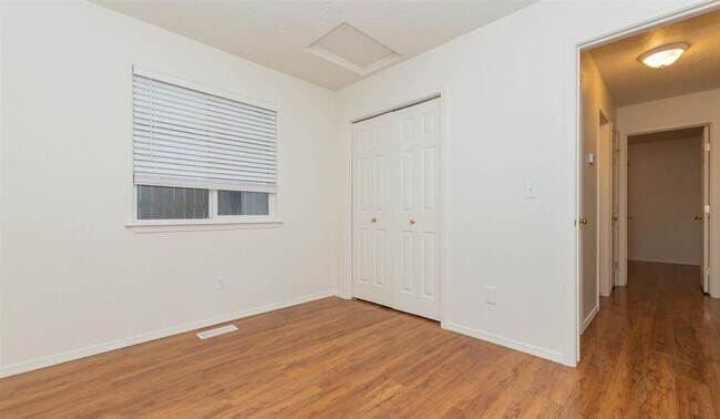 Foto del edificio - Welcome to this spacious 5-bedroom, 2-bathroom home in Nampa, ID