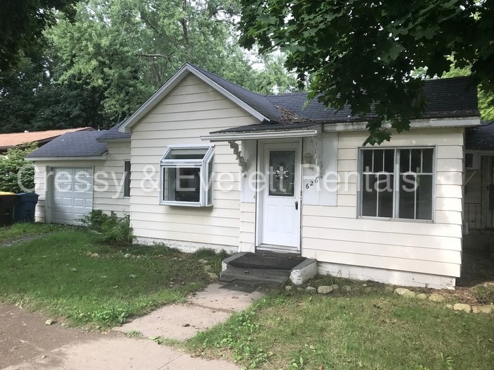 Primary Photo - Clean house in Berrien Springs!