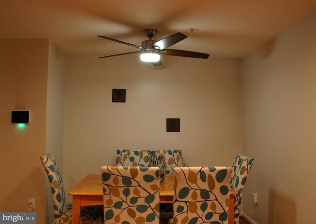 Foto del edificio - 12702 Town Center Way