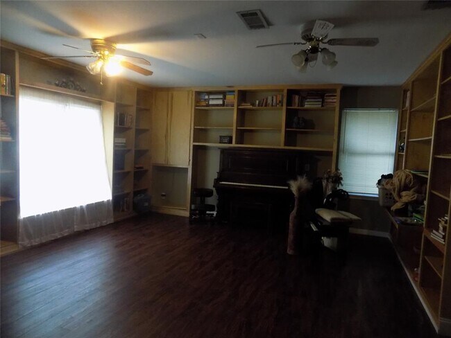 Foto del edificio - 209 Oak Crest Ln