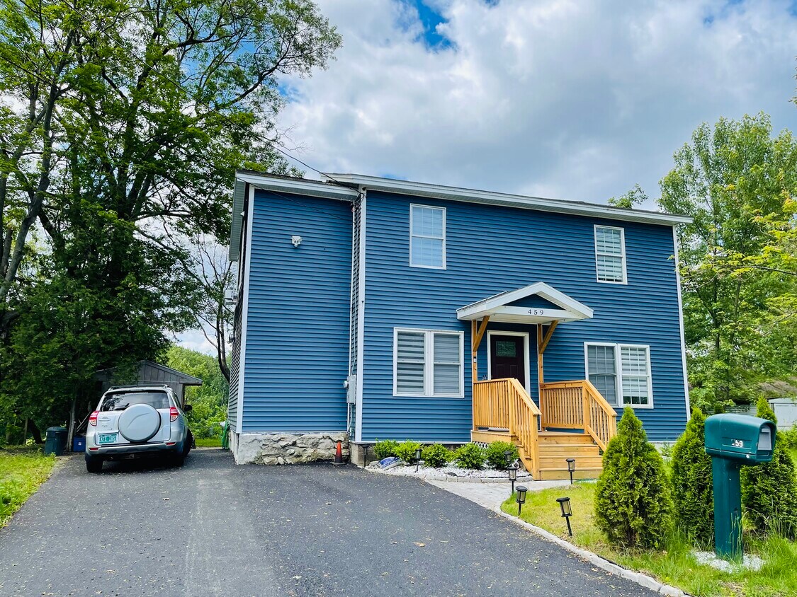 Primary Photo - 459 River Rd