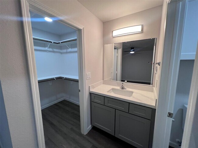 Foto del edificio - 15538 Towerwood Dr