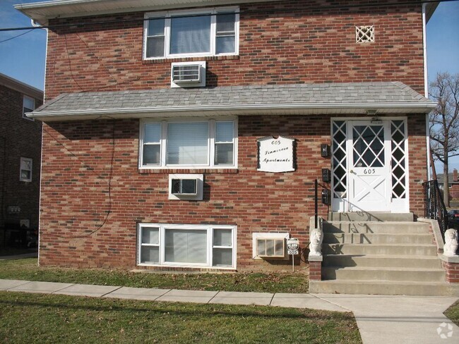 Building Photo - 605 8th Ave