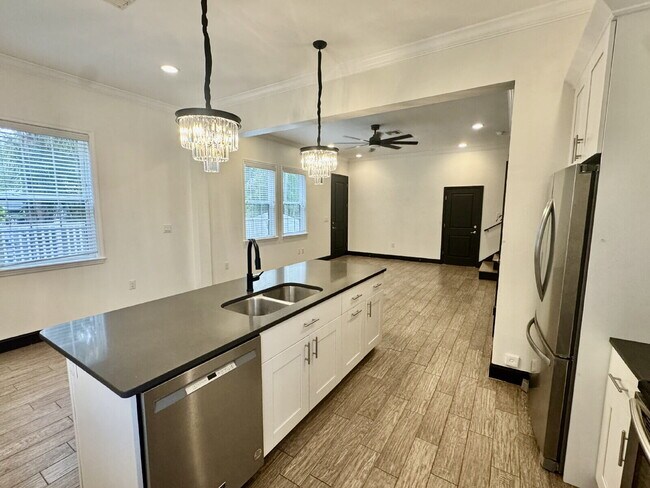 Foto del edificio - 331 N Trask St