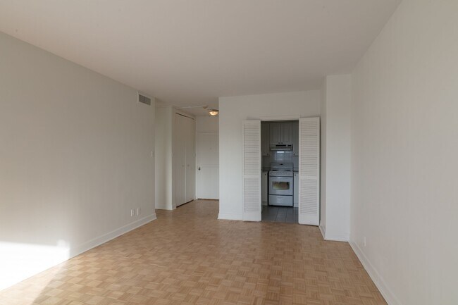 Building Photo - 3555 Chem. de la Côte-des-Neiges