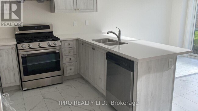 Building Photo - 17 Calabria Dr